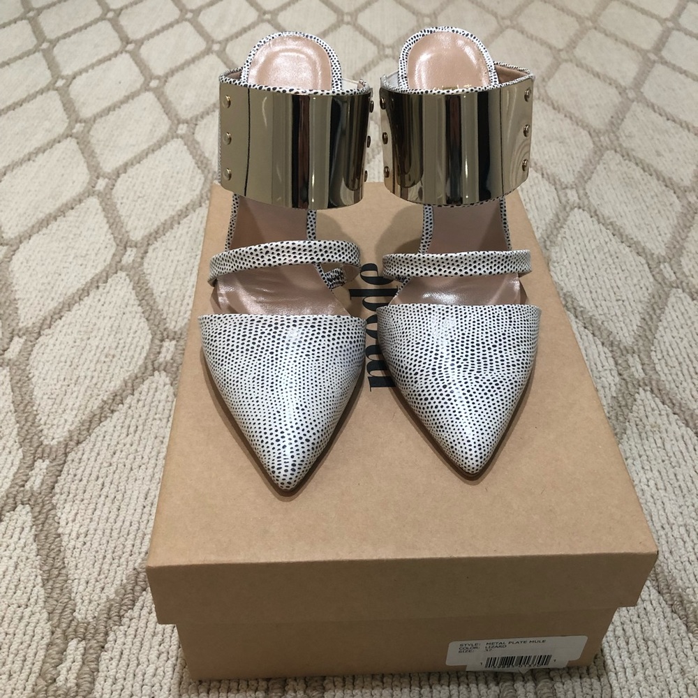 NEW Mode Collective pumps sz 37